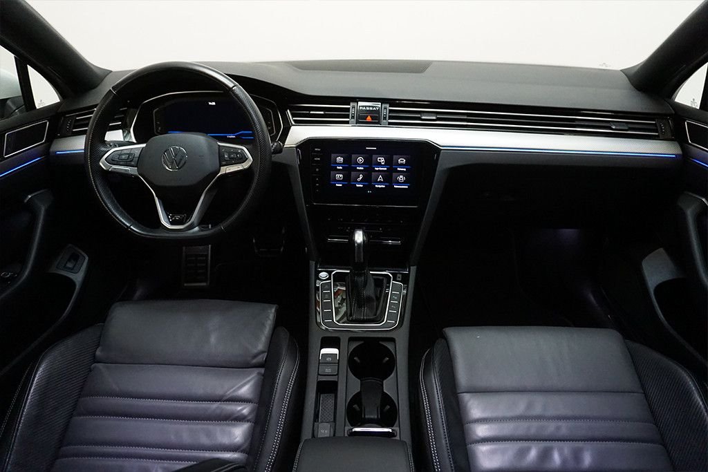 VW Passat 2.0TDI DSG 2xR-Line 4M Digt Cockpit