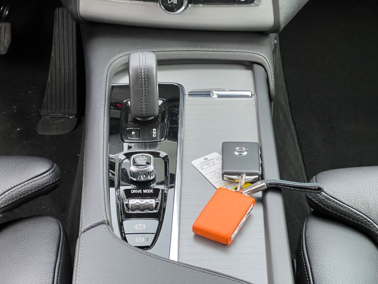 Volvo XC90 R Design Expression Recharge Plug-In Hybrid
