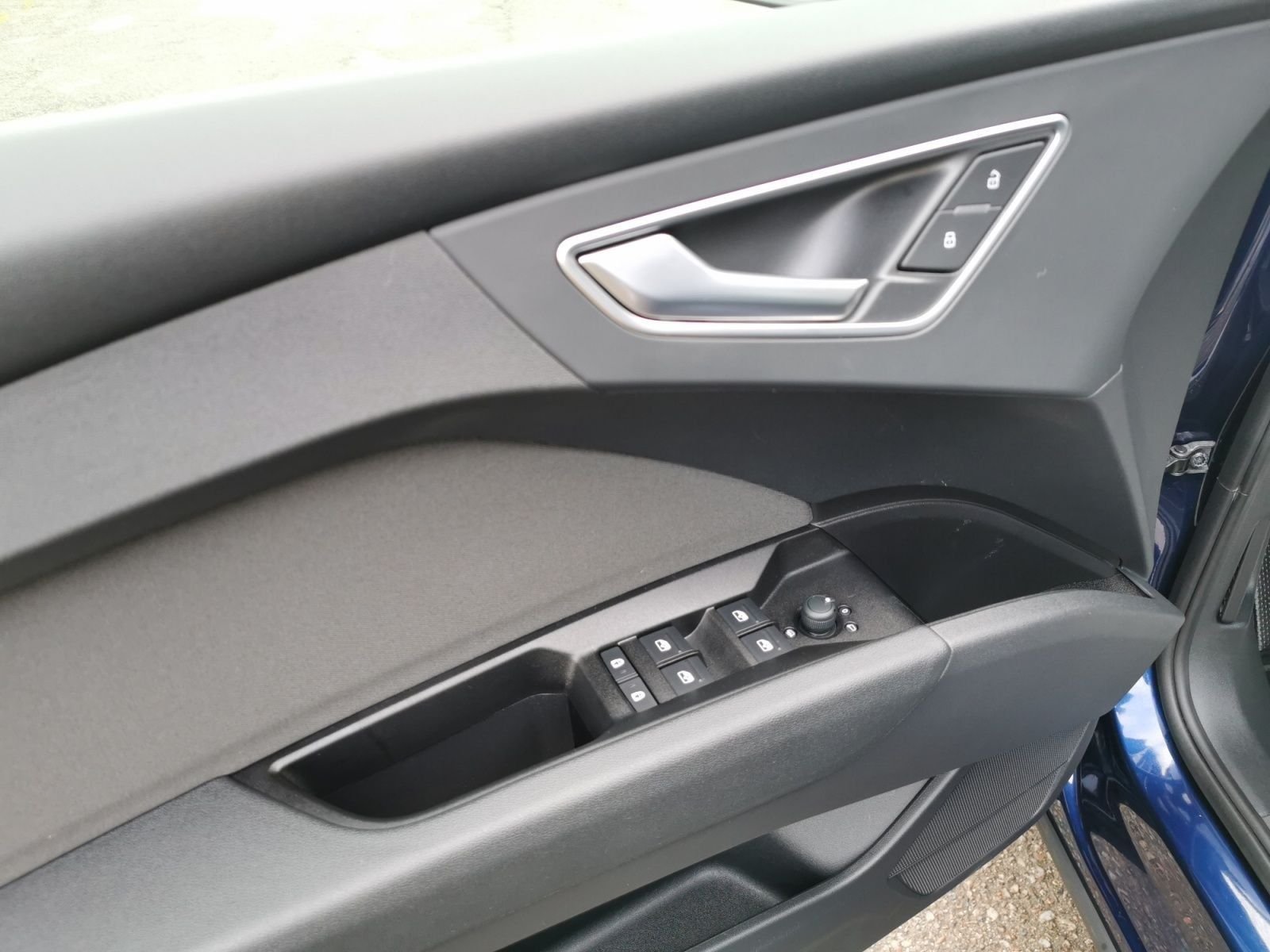 Audi Q4 e-tron 35 NAVI PDC GRA LED MFL VZE VIRTUAL