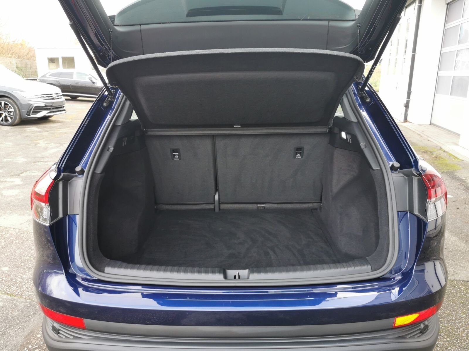 Audi Q4 e-tron 35 NAVI PDC GRA LED MFL VZE VIRTUAL